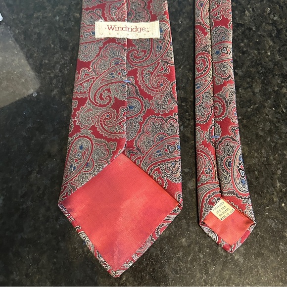 WINDRIDGE Men's Neck Tie Red & Brown Paisley 57"L x 3.5"W - Picture 3 of 8